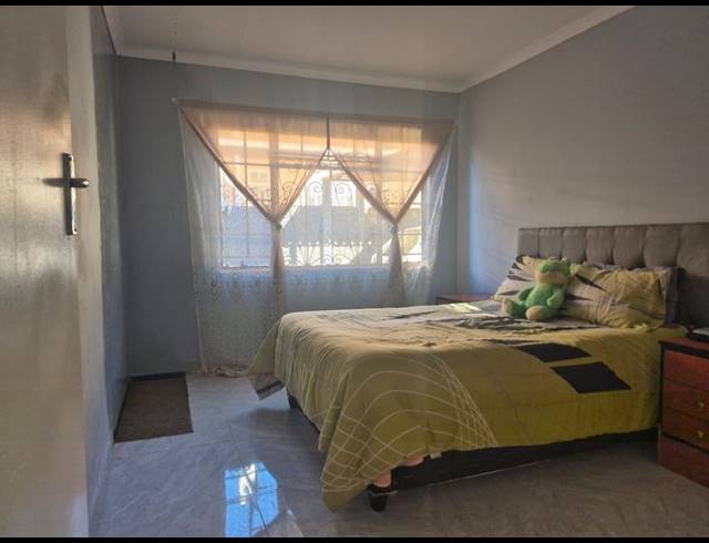 3 BEDROOM HOUSE FOR SALE IN ENNERDALE EXT 5